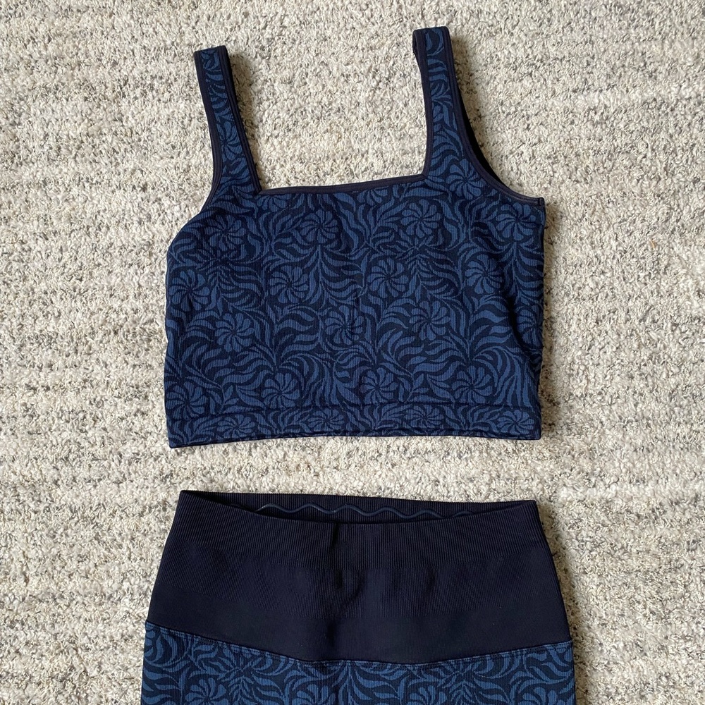 Spiritual Gangster || Navy Floral Workout Set - Picture 4 of 8